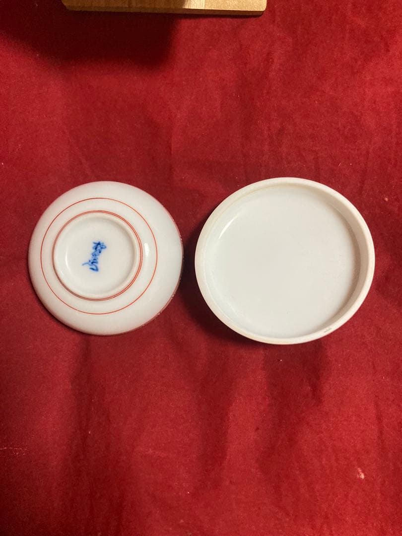 値下げ！人間国宝　十三代酒井田柿右衛門色彩画菊文香合