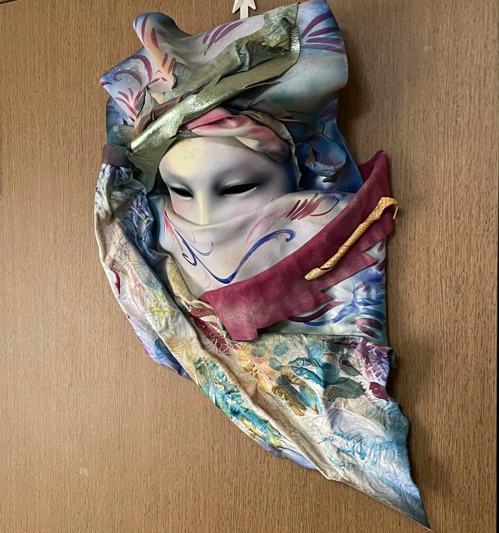 女性の顔にスカーフをまとったアート作品 壁掛け 海外 美術品 サンフランシスコ