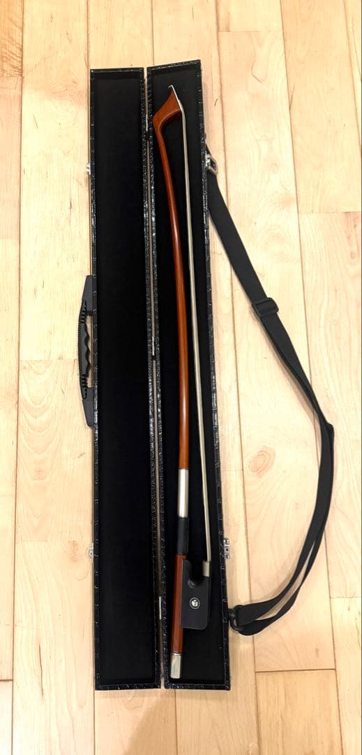 コントラバス用弓とクロコダイル風ケース