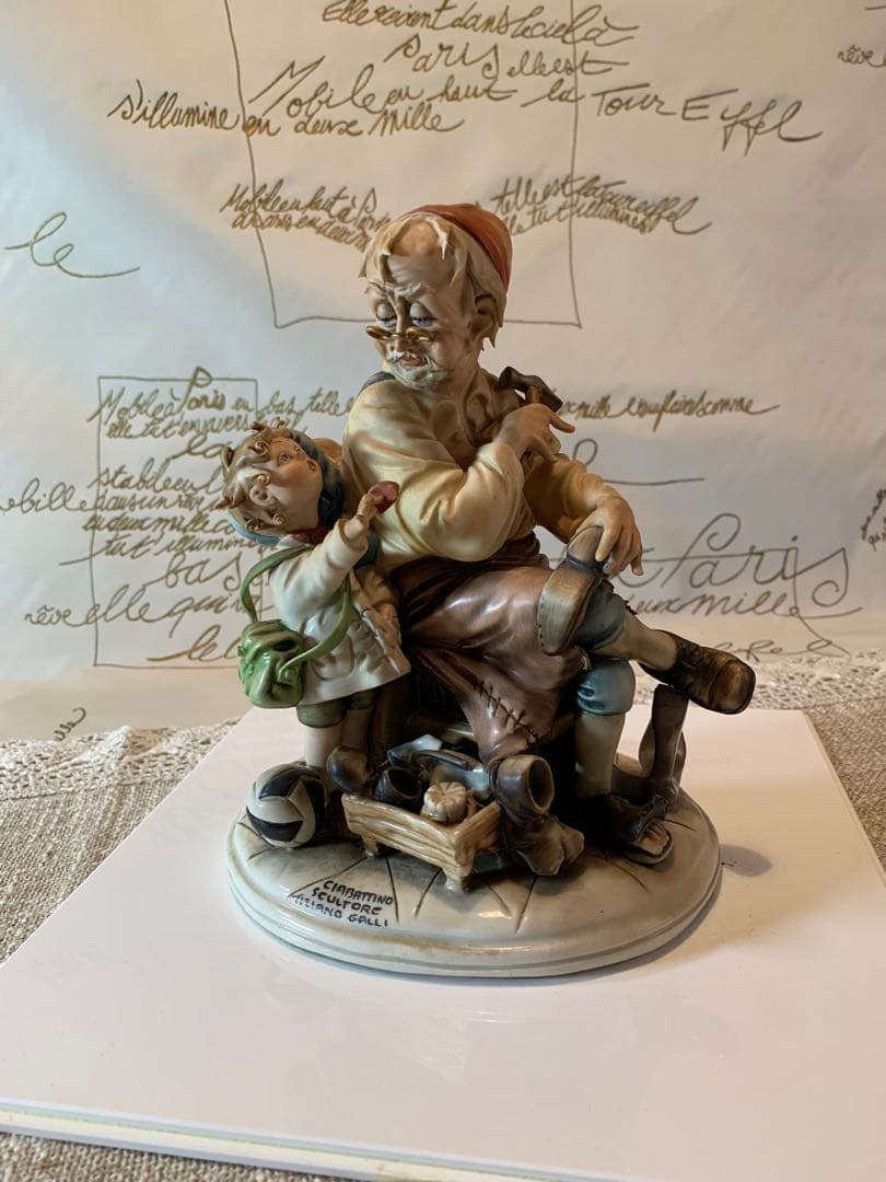 イタリア製　カポテモンテ　靴屋の叔父さんと少年の陶器人形！まつ毛まで陶器です！