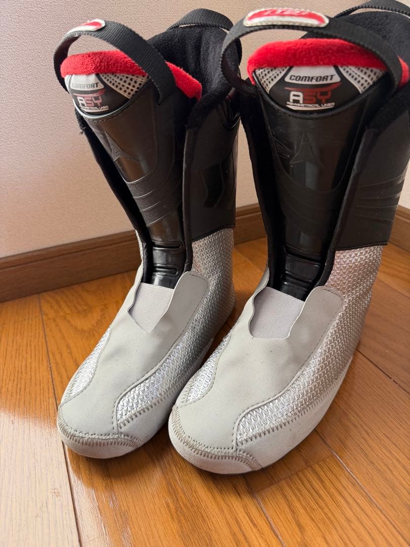 ATOMIC スキーブーツ LIVE FIT 70