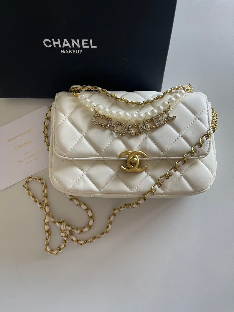 CHANELノベルティホワイトショルダーバッグ