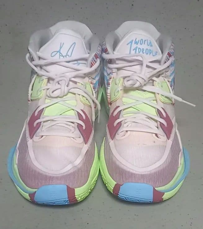 シューズ(男性用) Nike KYRIE 8 INFINITY 1 World 1 People