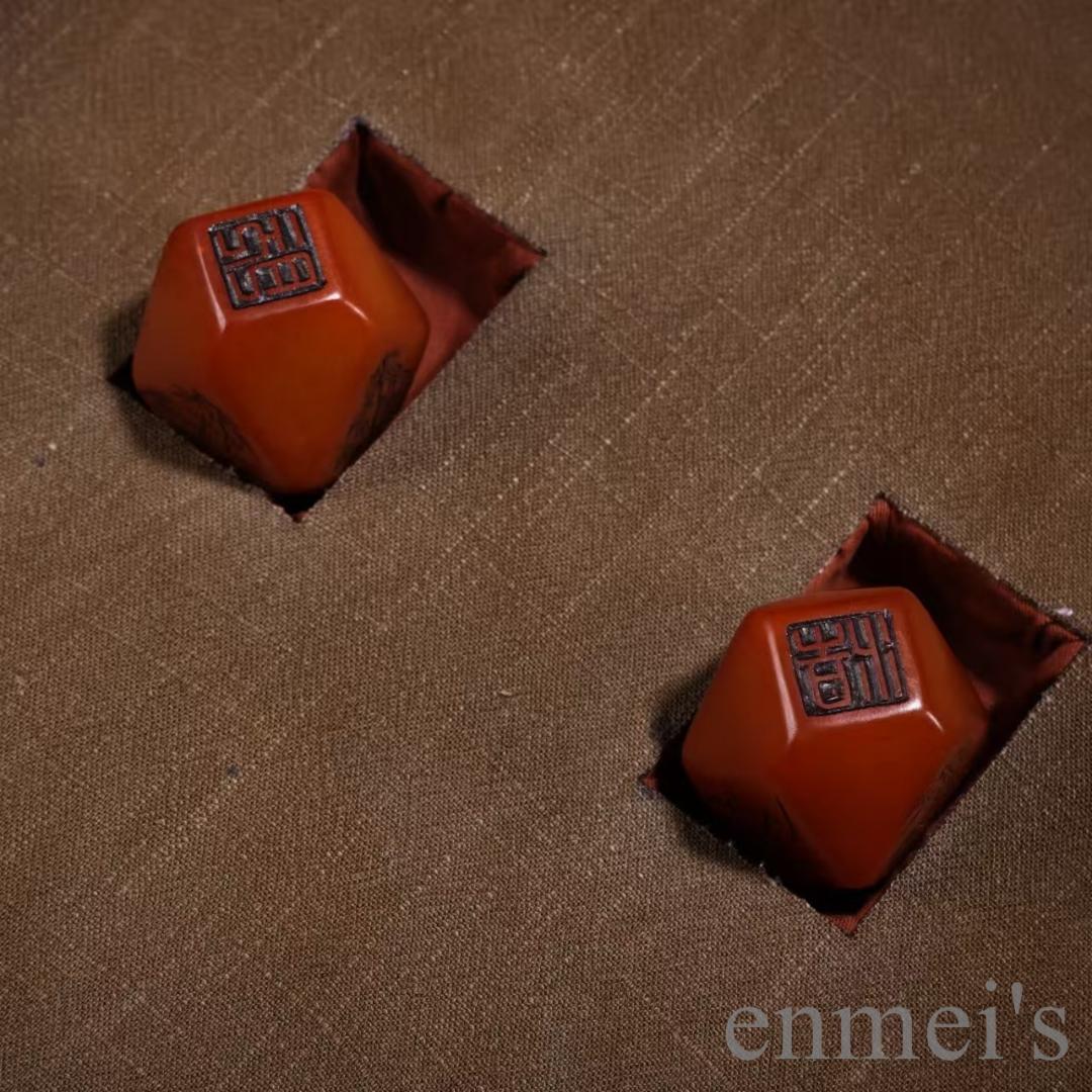 中国古美術『旧蔵 清代宮廷 寿山石印章套装』刺繍盒付 極細工 高浮彫 置物 擺件