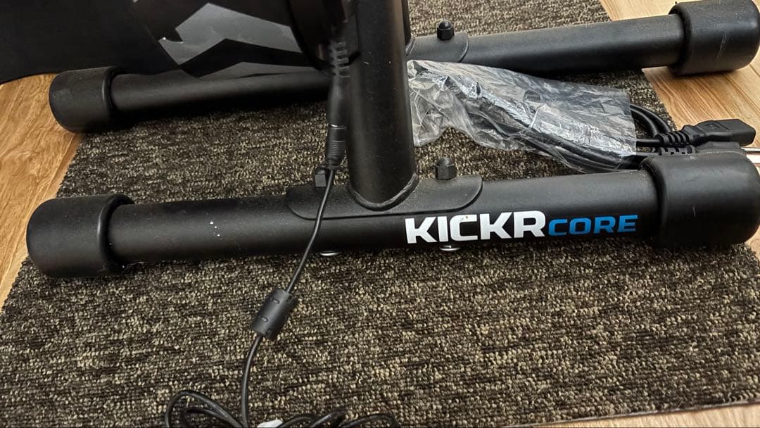Wahoo KICKR CORE トレーニングローラー　（CS-HG51付き）