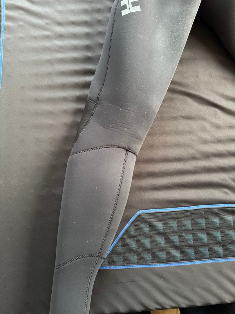 美品HOTLINE 5/3セミドライウェットスーツ