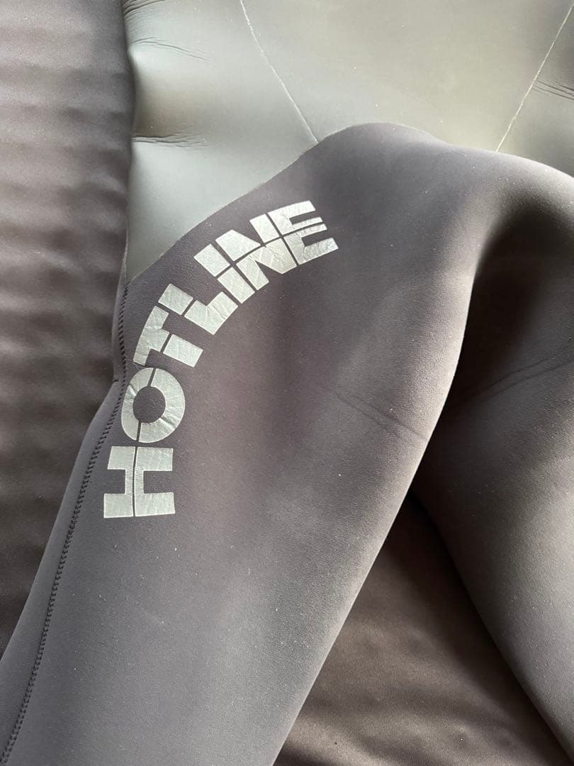 美品HOTLINE 5/3セミドライウェットスーツ
