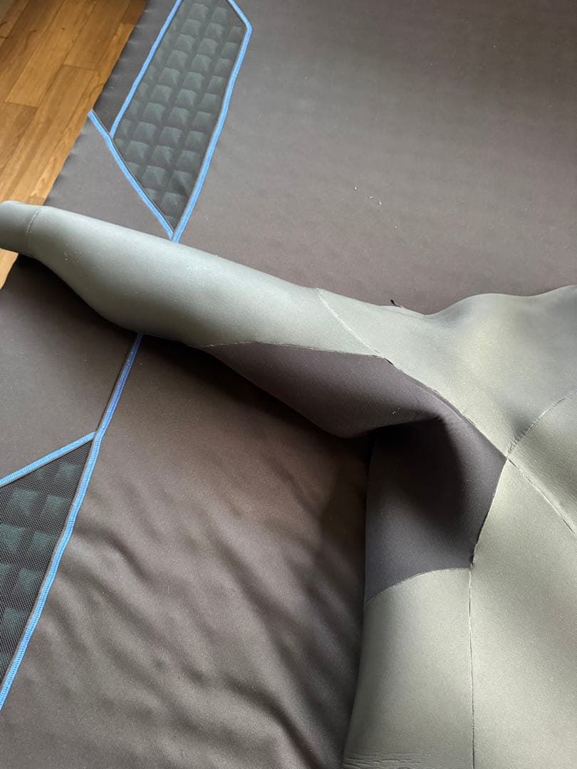 美品HOTLINE 5/3セミドライウェットスーツ