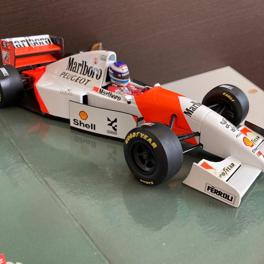 ミニカー Marlboro McLaren Peugeot MP 4/9 1/18