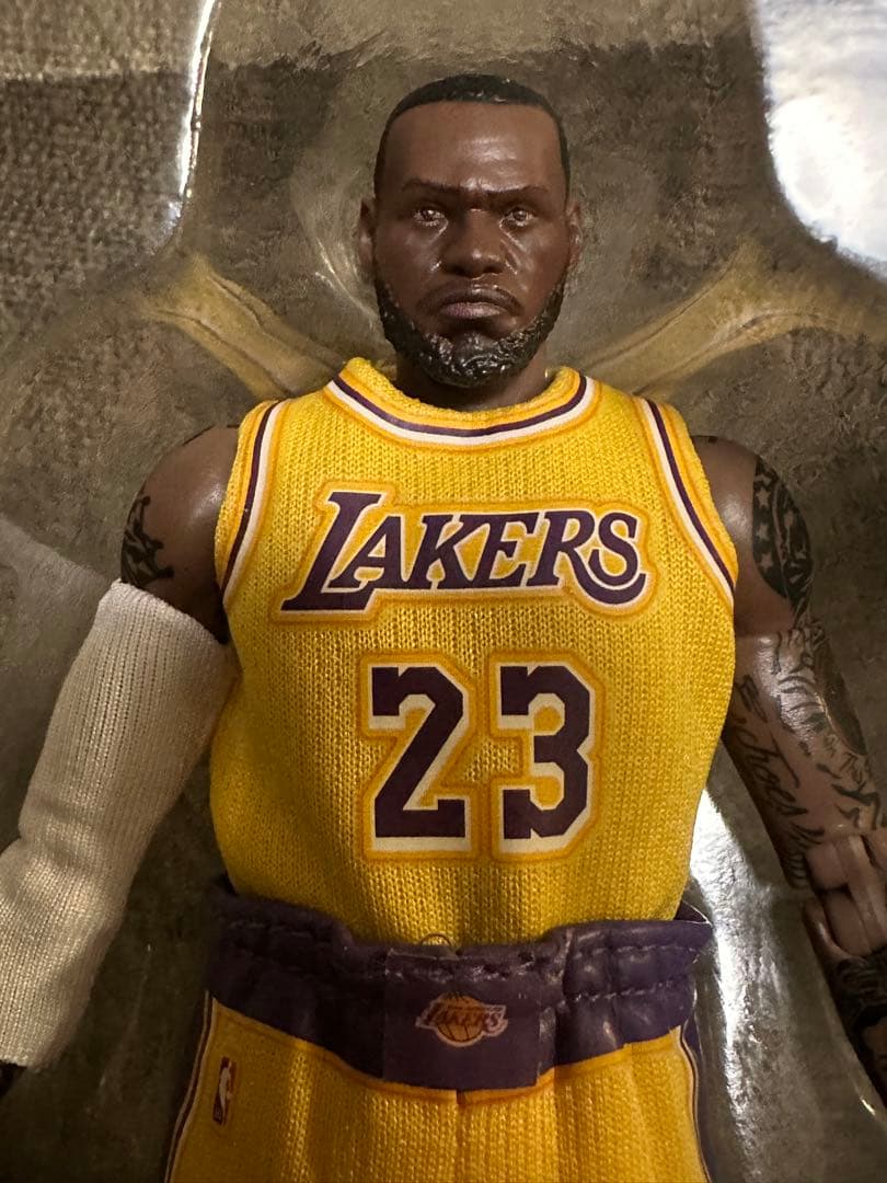 レブロン　ジェームス　開封品　中古　フィギュア　メディコムトイ　バスケ　NBA
