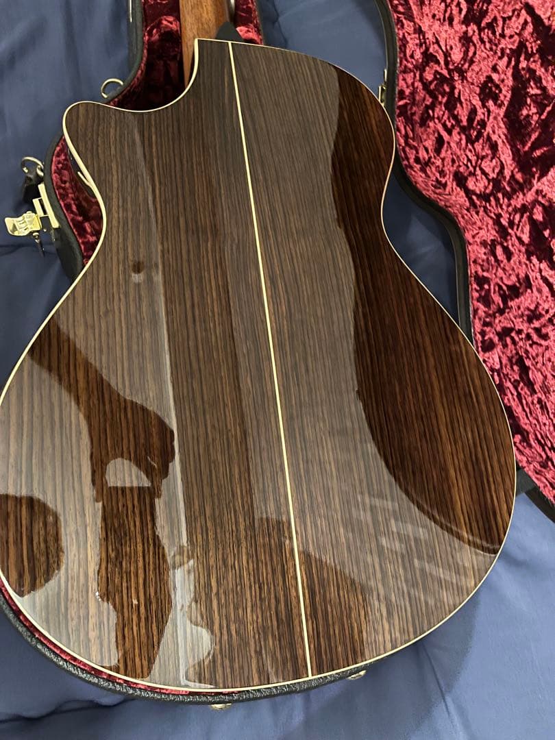 Lattelina さん　Taylor 812ce V-Class