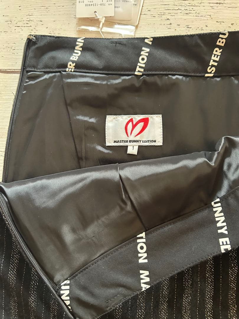 MASTER BUNNY EDITION スカート　サイズ①