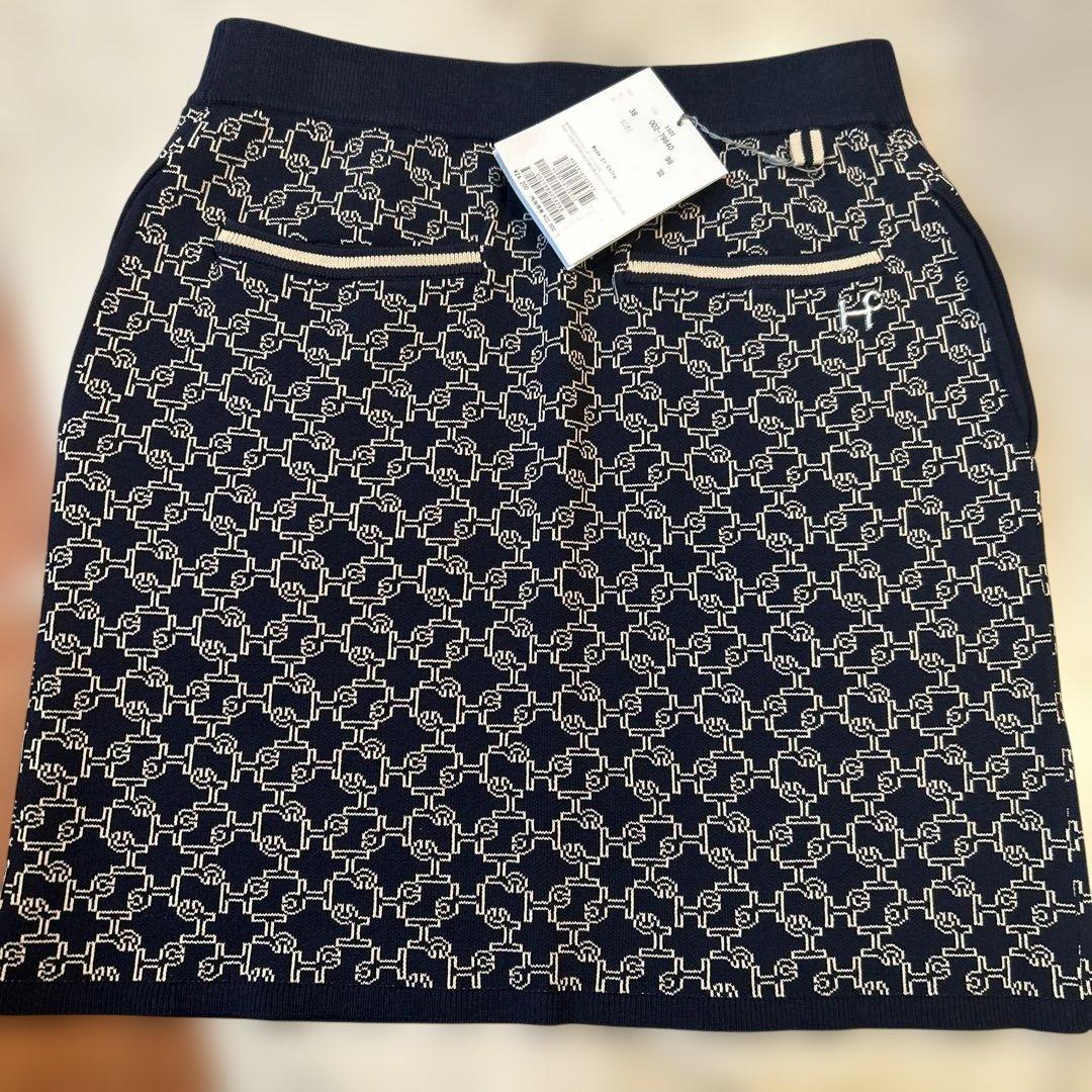 お値段変更ネイビー 幾何学模様 スカート 新品タグ付ゴルフウェアセットアップ