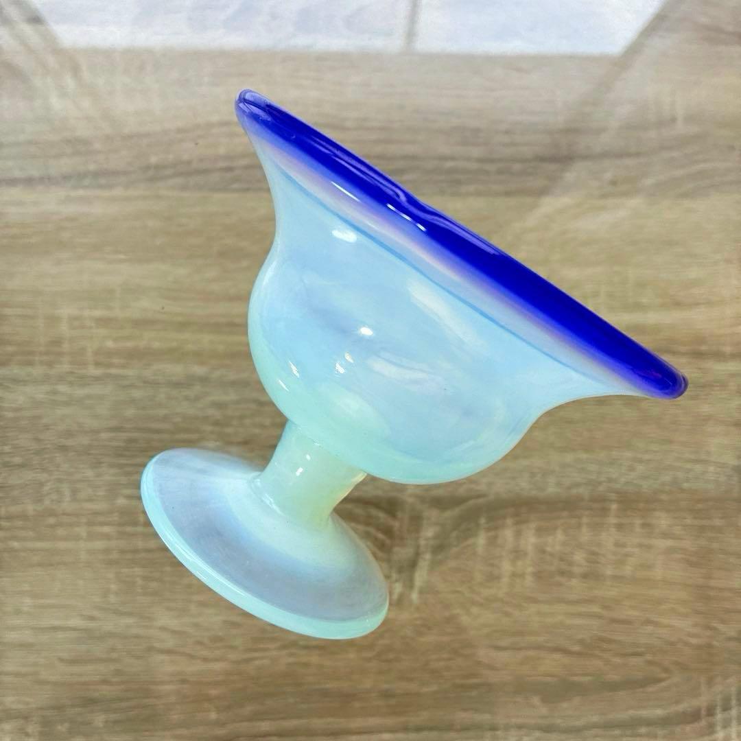 骨董　時代ガラス　希少　ラムネ色乳白色暈し　青色リップ朝顔型　氷コップ　ウラン