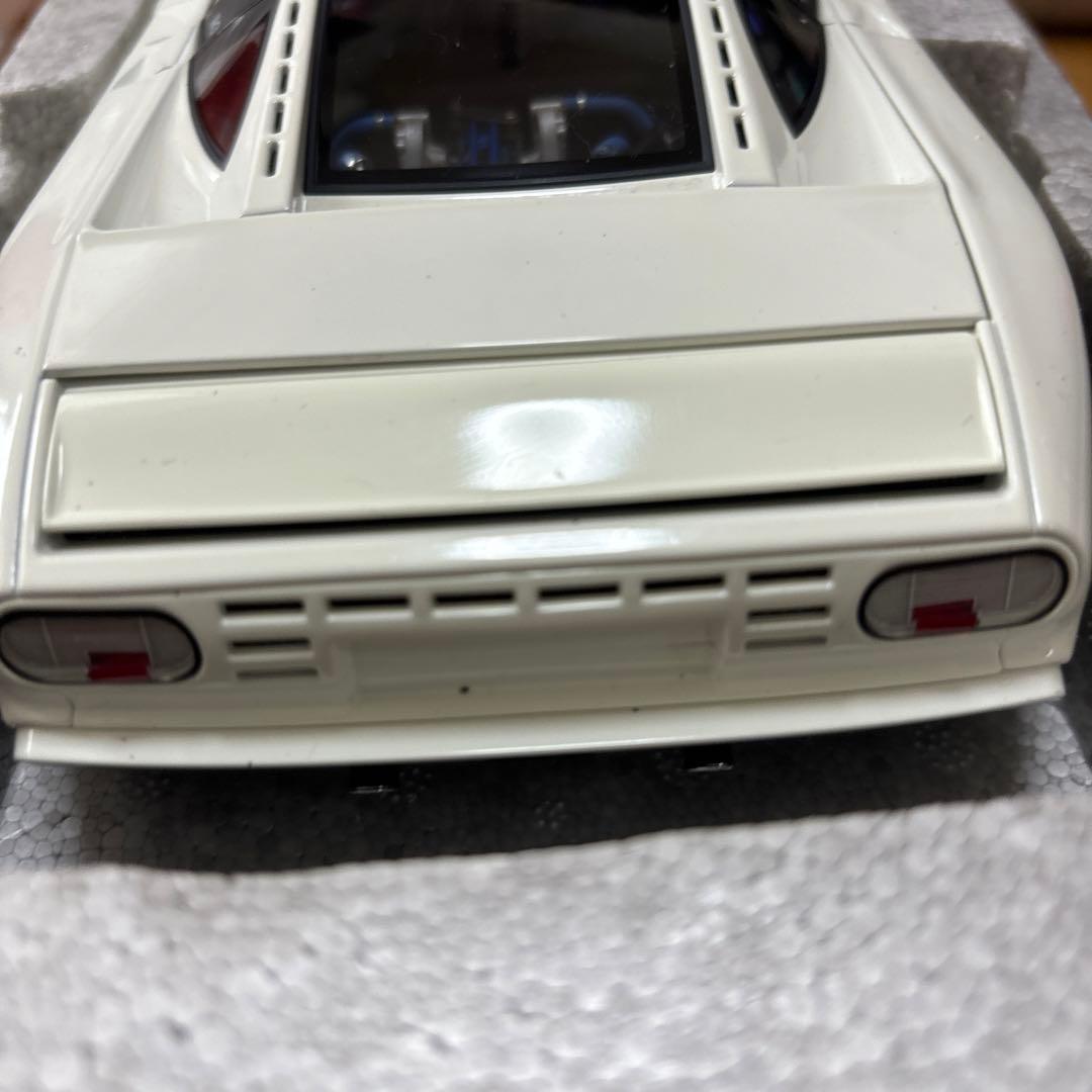 オートアートブガッティ　EB 110 GT ホワイト1:18
