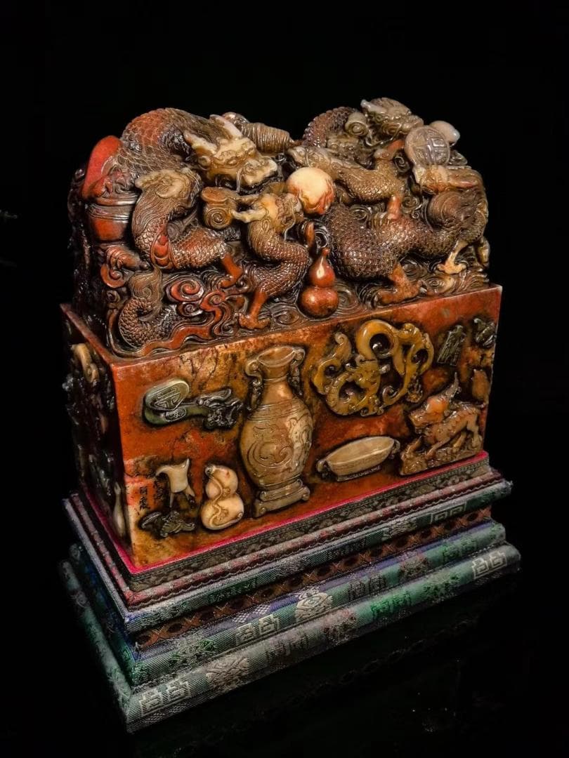 中国古美術・九龍が珠を戯れる・寿山石極品五彩田黄の印鑑・文房具・賞物・風水開運