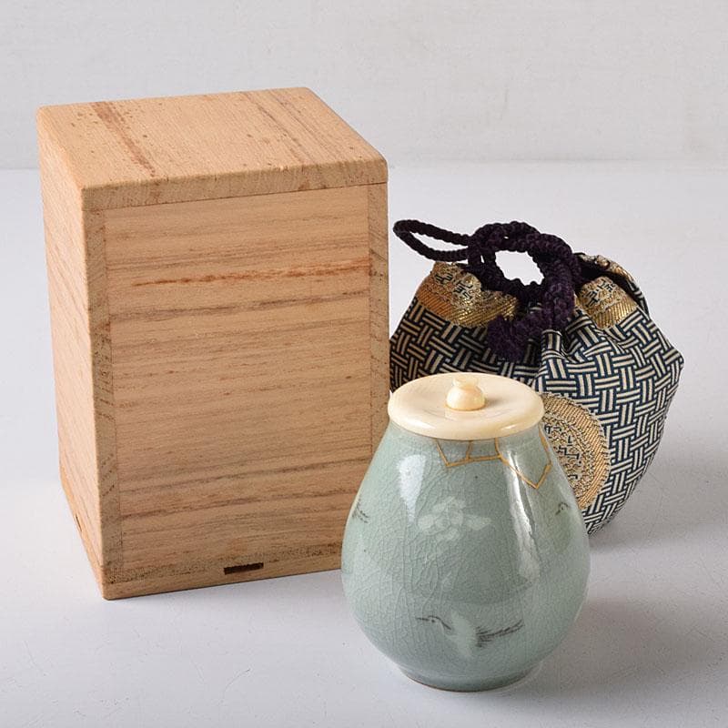 韓国人間文化財　柳海剛（柳根瀅）作　高麗青磁　象嵌鶴文　茶入　共箱　V　7835