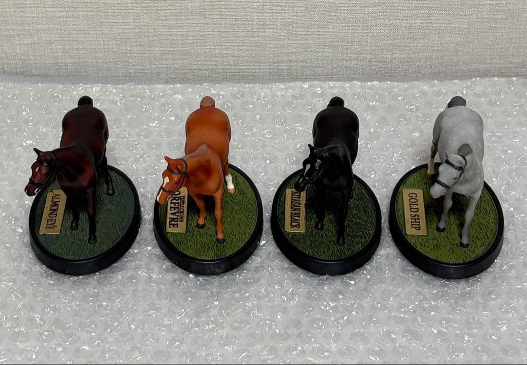 アーモンドアイ＆オルフェーヴル＆キタサンブラック＆ゴールドシップ フィギュア