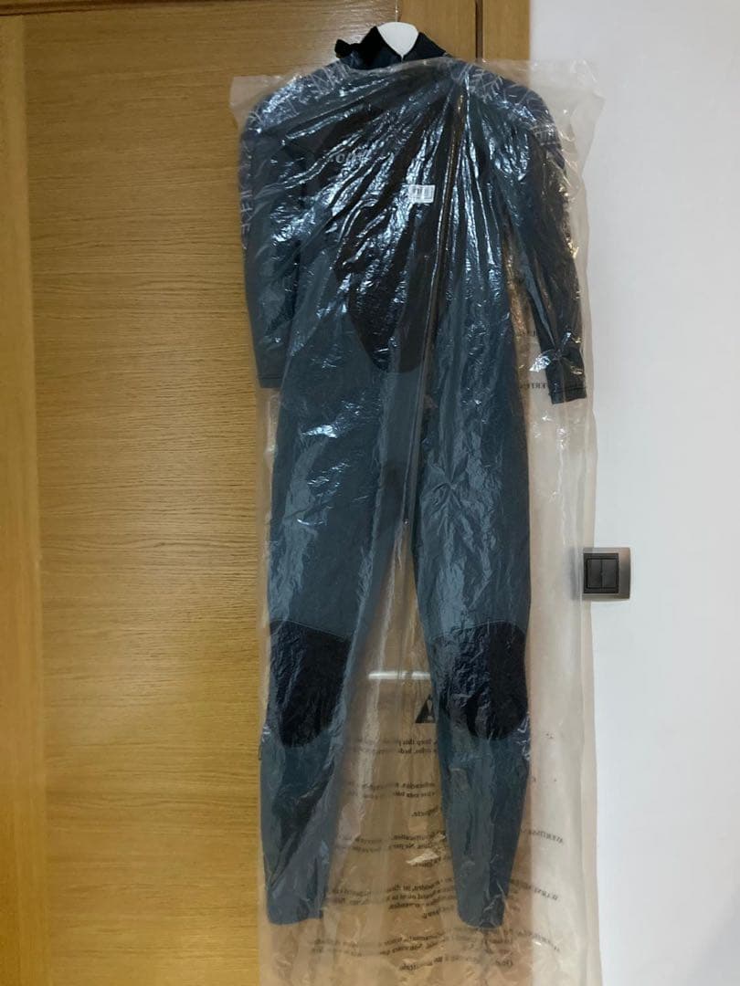 新品未使用タグ付き　オニール　セミドライ5/4mm レディースM相当