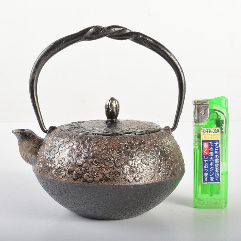 南部鉄器 　照光堂 造　桜文　砂鉄急須　共箱　D　R6745