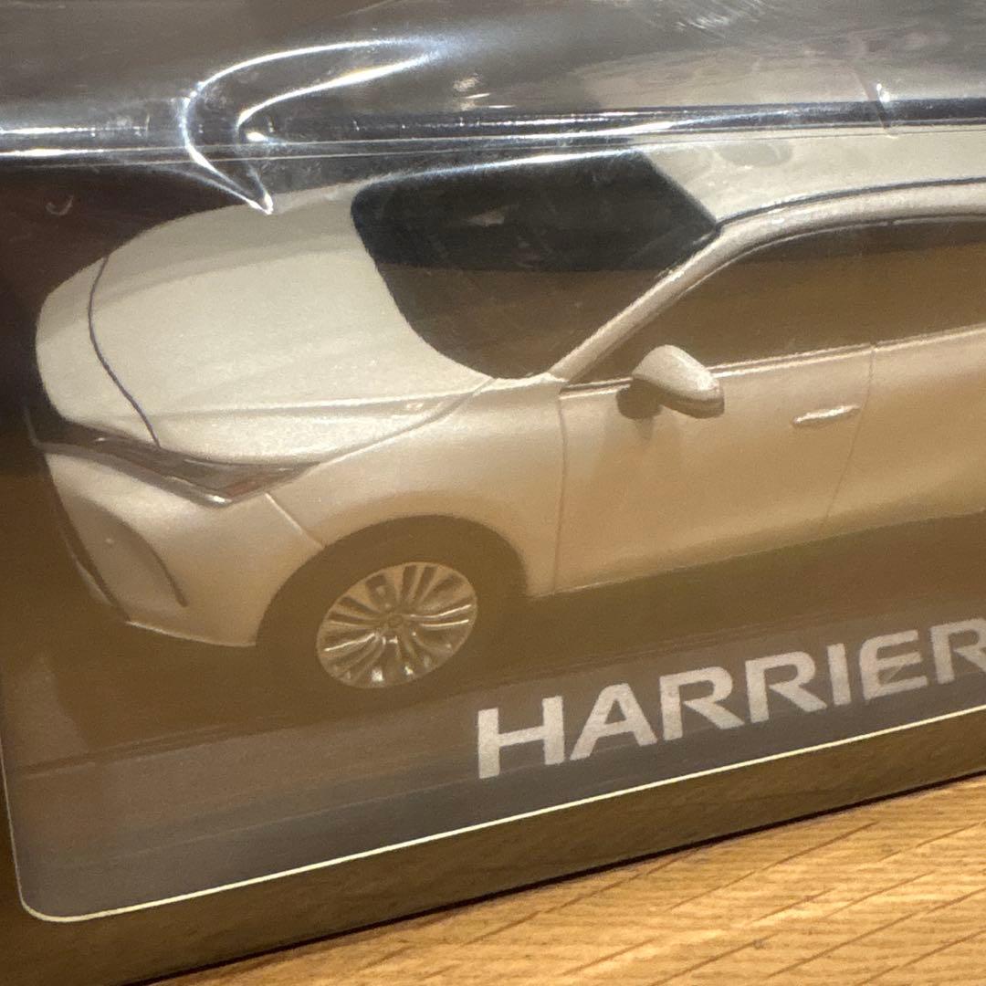 新品未使用　カラーサンプル　トヨタ　ハリアー　ホワイトパールクリスタルシャイン