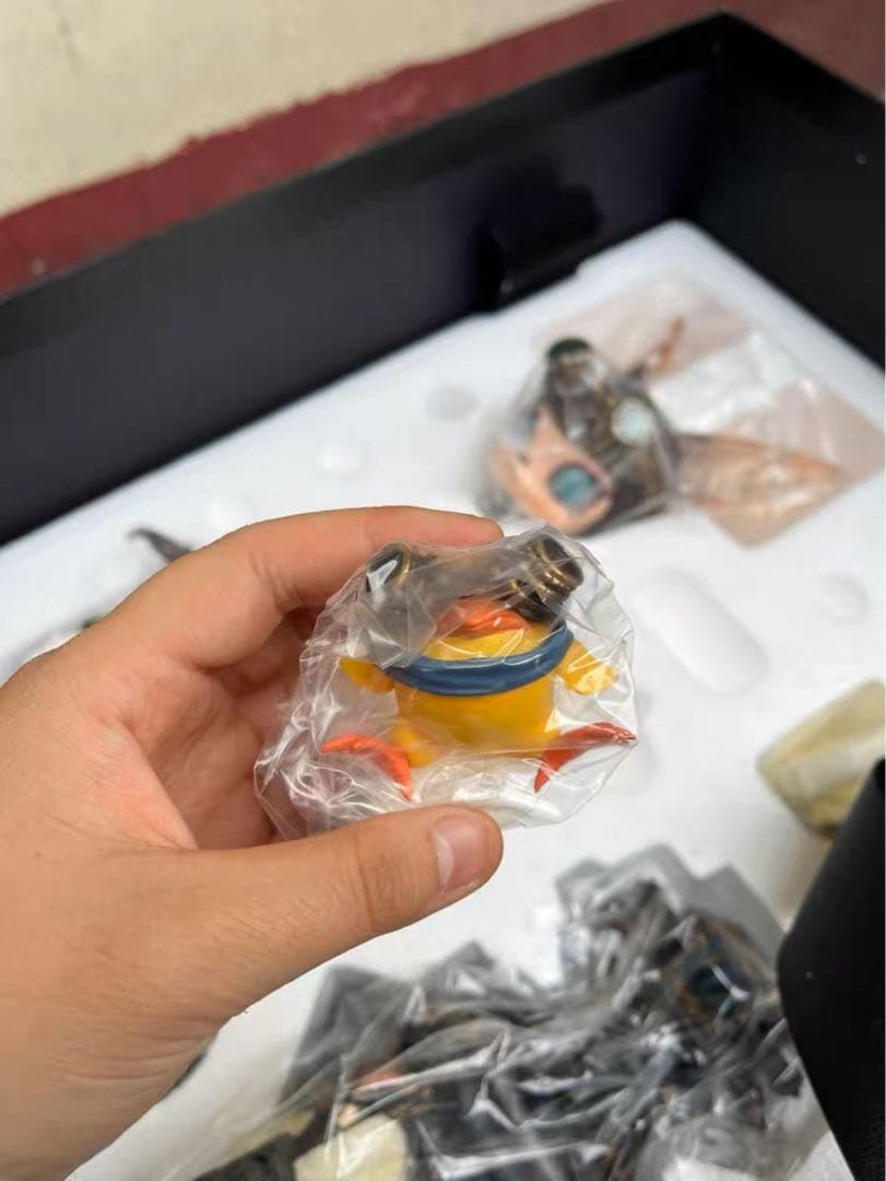 デザイナーズトイ 末那末匠 ポップマート  Molly フィギュア A