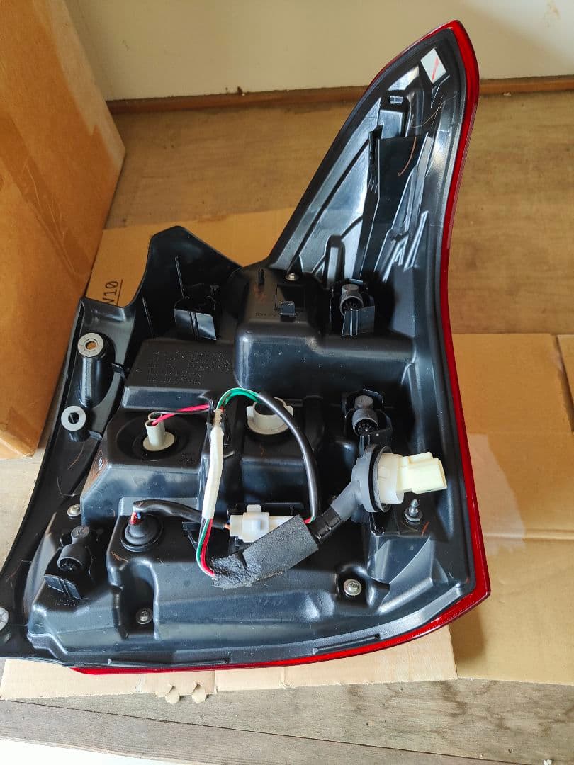 スイフトスポーツzc33s 純正テールライト 左右セット　新車外し（2024年）