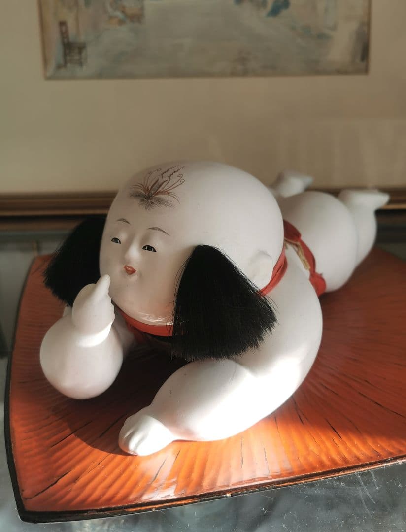 ヴィンテージ 28㎝大型這児人形 博多加賀はいこ 赤に金糸 骨董 朱漆塗り盆台付