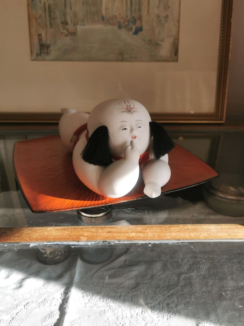 ヴィンテージ 28㎝大型這児人形 博多加賀はいこ 赤に金糸 骨董 朱漆塗り盆台付