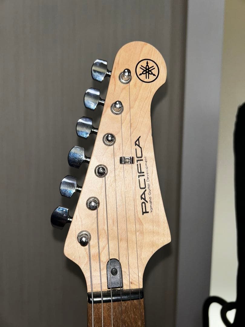 ヤマハ　YAMAHA Pacifica PAC012 パシフィカ 黒エレキギター