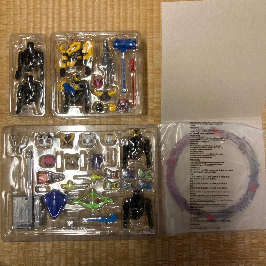 仮面ライダーギーツ RCF リボルブチェンジフィギュア セット