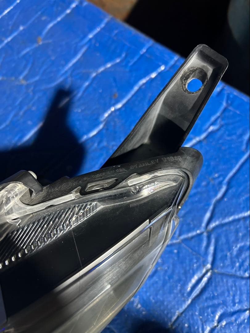 日産　デイズ　B21W ヘッドライトHID 助手席側