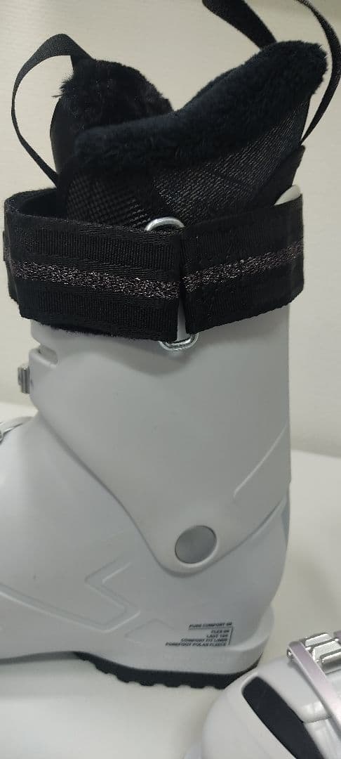 ROSSIGNOL スキー靴 ホワイト 4バックル 新品同様 22-23.5cm