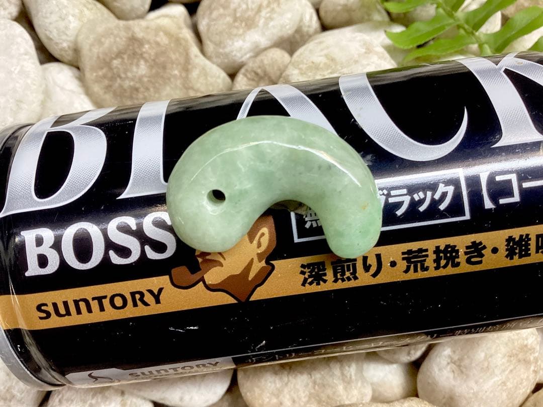 ✳綺麗な若草色　幸運導く緑の糸魚川翡翠勾玉　本物をお持ちください‼️ 鑑別書取得品