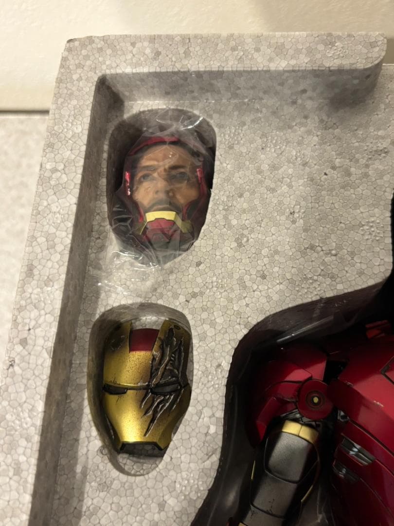 ホットトイズ1/6　アイアンマン・マーク6(ダイキャスト製)