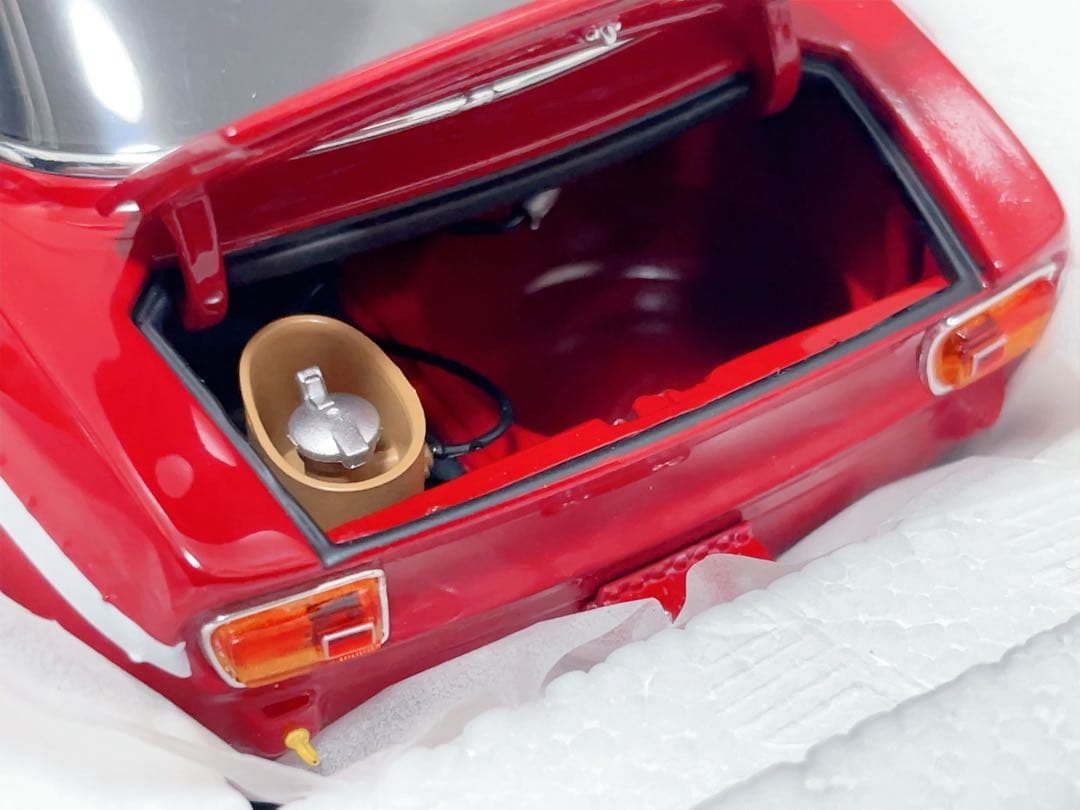 ミニチャンプス 1/18 Alfa Romeo アルファロメオ GTA 1300