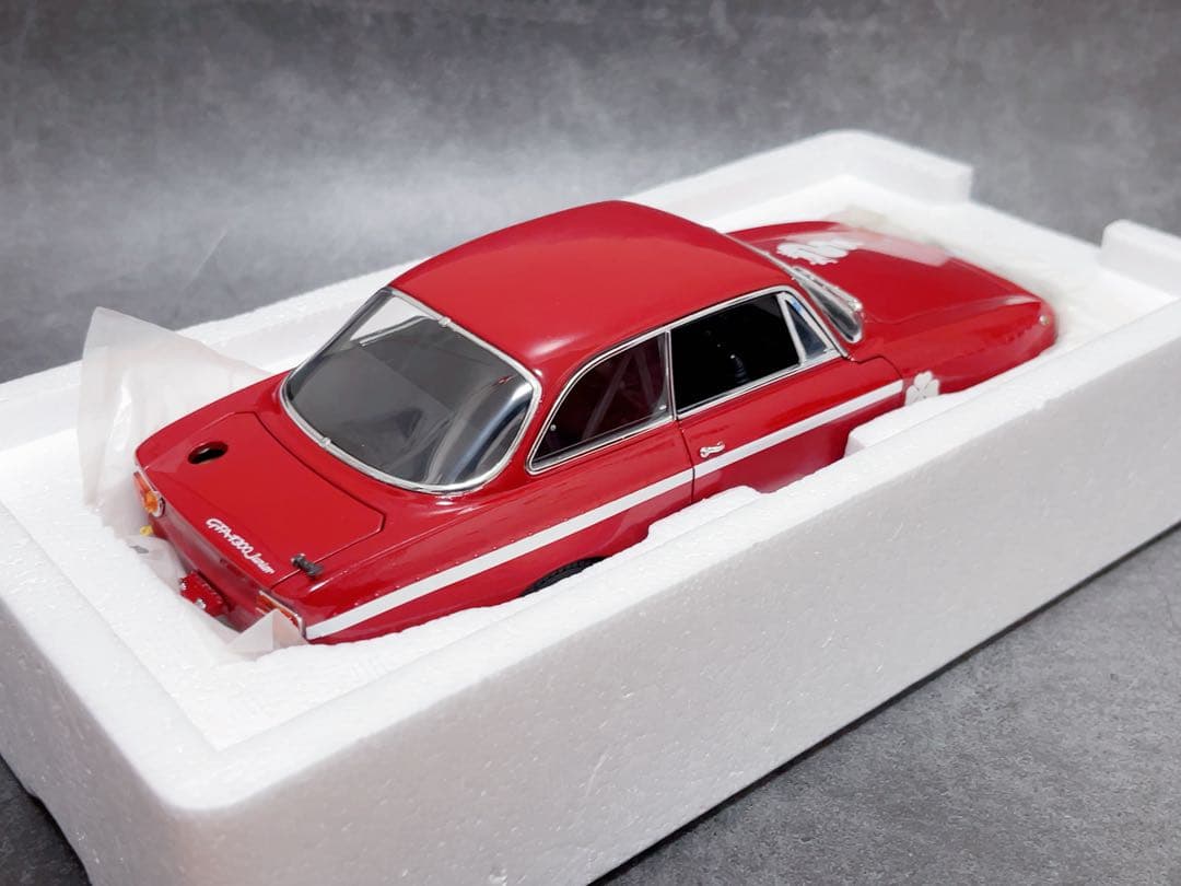 ミニチャンプス 1/18 Alfa Romeo アルファロメオ GTA 1300