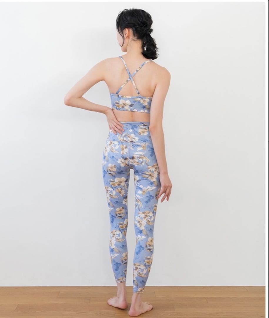 新品未使用 ヨガウェア バッククロス トップス 花柄ブルー レギンス