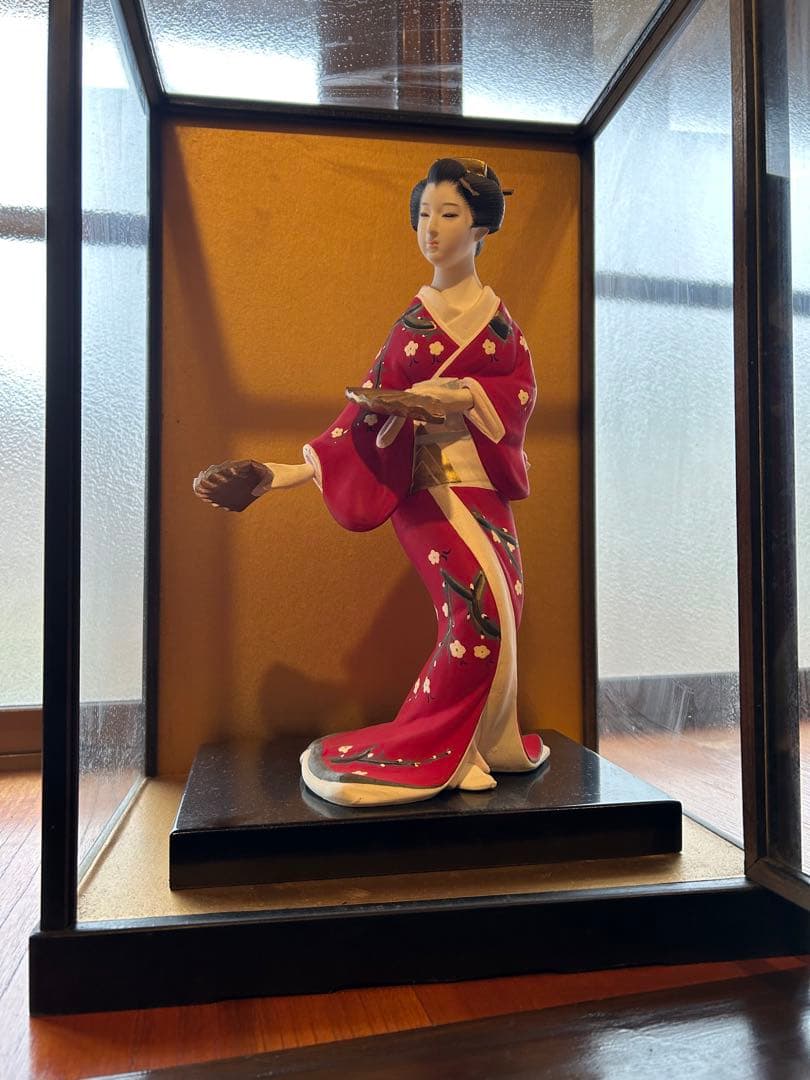 【骨董品‼️】赤い着物の女性 陶器人形 日本美人 舞妓 踊り子 古美術品 芸者芸妓