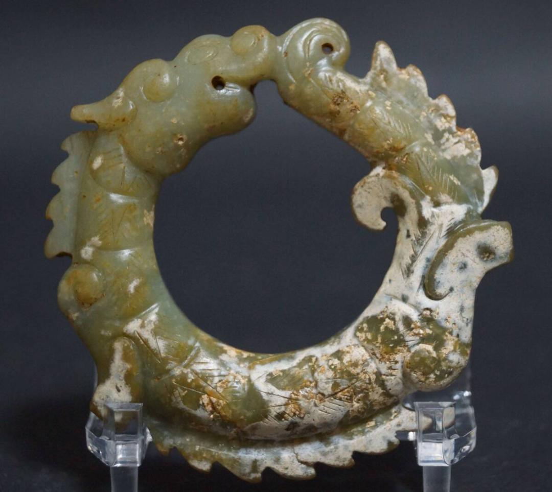 古代 和田玉(ホータン)細工立体彫り『古代龍』玉環龍佩根付 緒締玉 提げ物装飾品