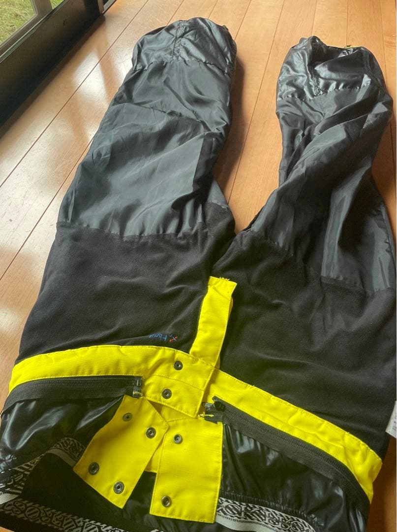 JACKFROST13スノーボードウェア XS 派手　蛍光【値下げしました！】