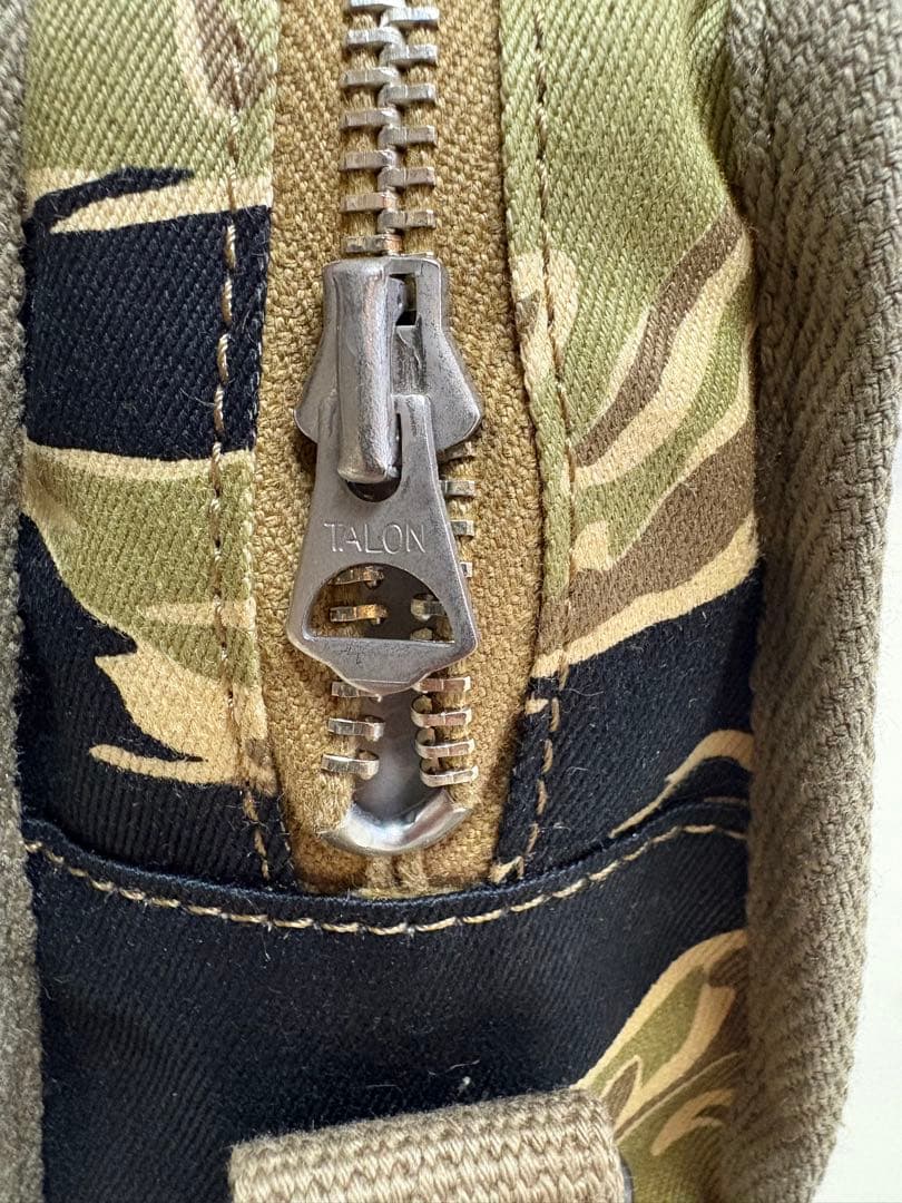 バズリクソンズ　タイガーカモバックBR02878