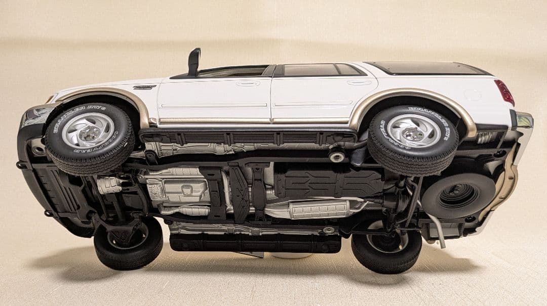 1/18 Ford エクスペディション（UTモデル製）