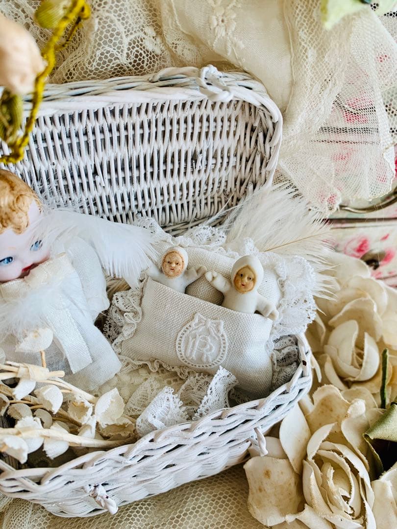 フランスビンテージ/アンティークパニエ＆スノーベビー＆Hertwigビスクドール