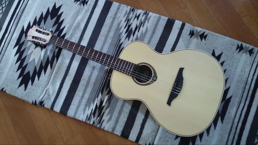 LAG Guitars TN70A　ナイロン弦仕様　ほぼ未使用です
