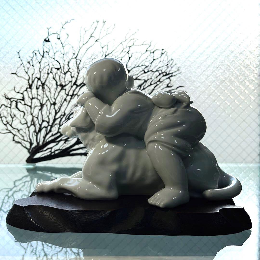 骨董　超希少　深川製磁 童子と犬 犬 子供と犬の戯れ 置物 宮内庁御用達