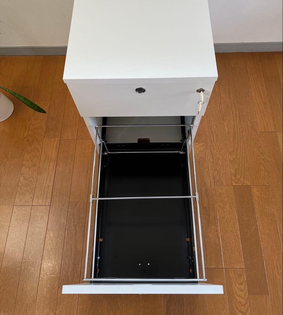 未使用品　イタリア ファントーニ　サイドキャビネット　8.3万　ワゴン　モダン