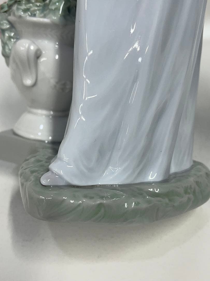 LLADRO リヤドロ　気品に満ちて　陶器人形　お花　置物　コレクション