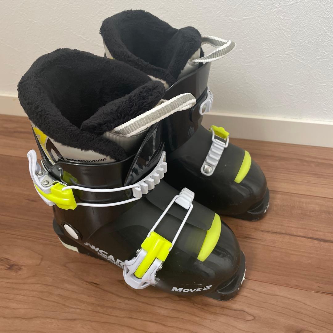 ジュニアスキー4点セット(スキー板、ビンディング、ブーツ、ポール)