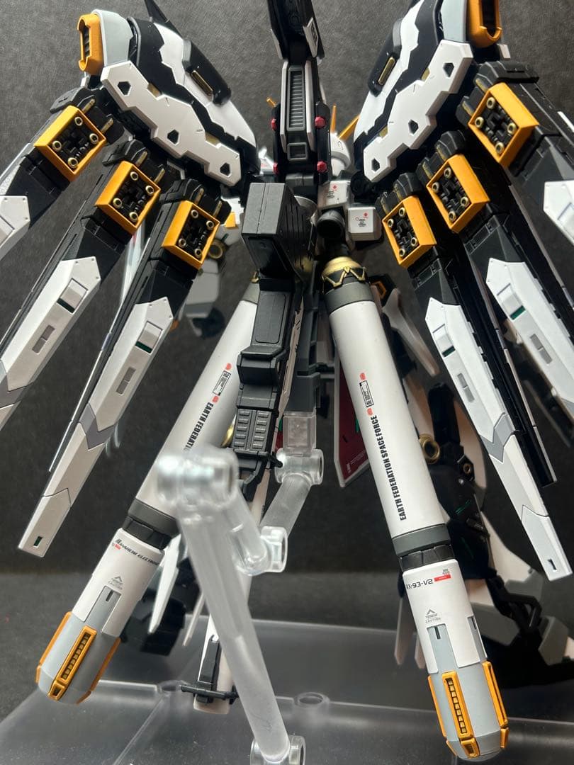 RG hi-νガンダム 塗装済　完成品